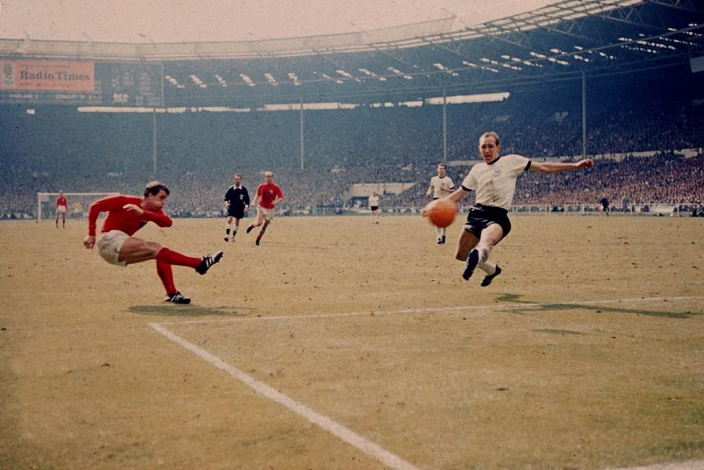 Clássico em Inglaterra e jogo grande na Alemanha marcam domingo de bola