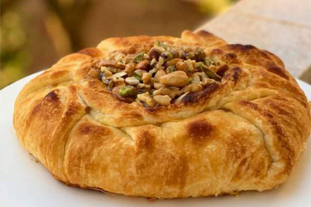 Brie envolto em massa folhada
