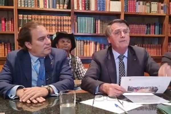 Bolsonaro faz live
