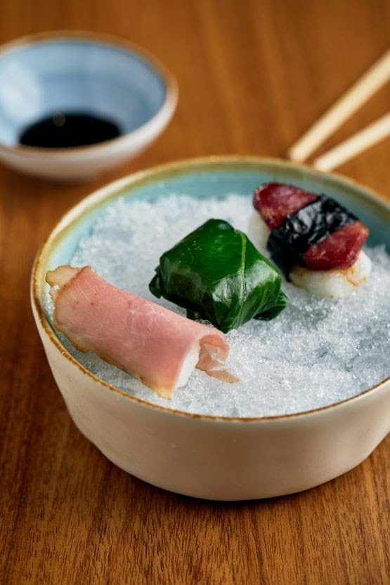 Prato com sushis de porco