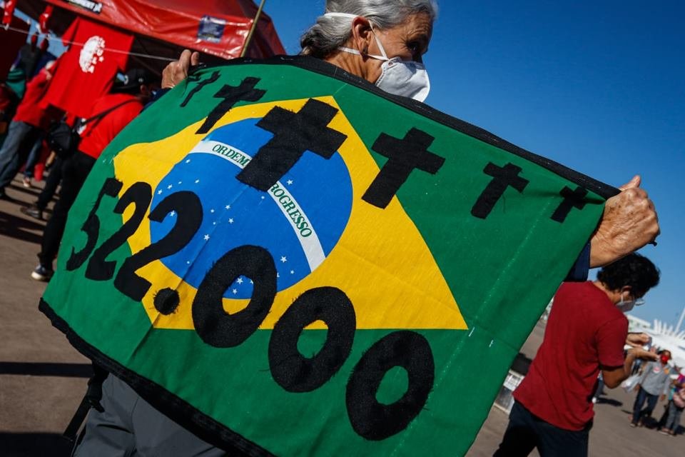 Manifestantes pedem saída de Bolsonaro e vacinas contra Covid-19