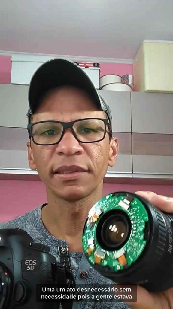 O fotojornalista Amuri Nem teve câmera e lente atingidos por cassetete