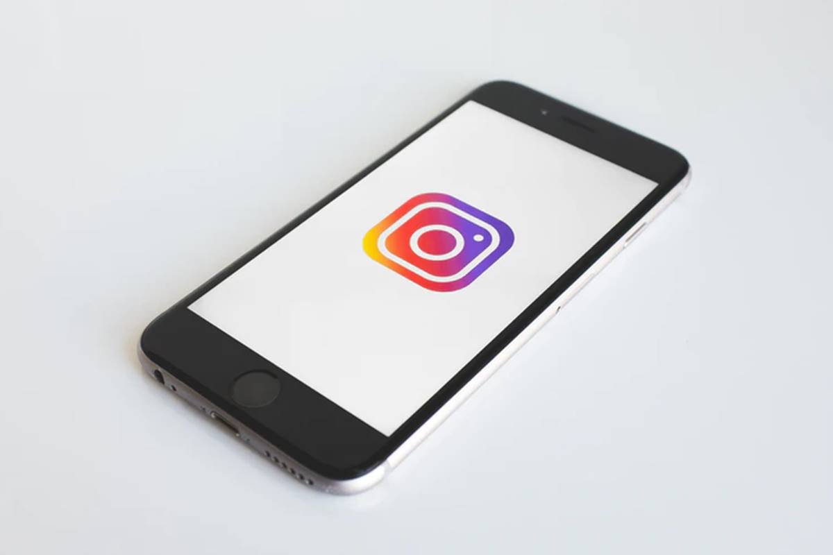 Logo Instagram em celular