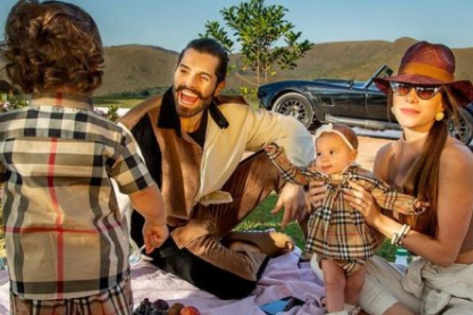 Alok, Romana e filhos em piquenique