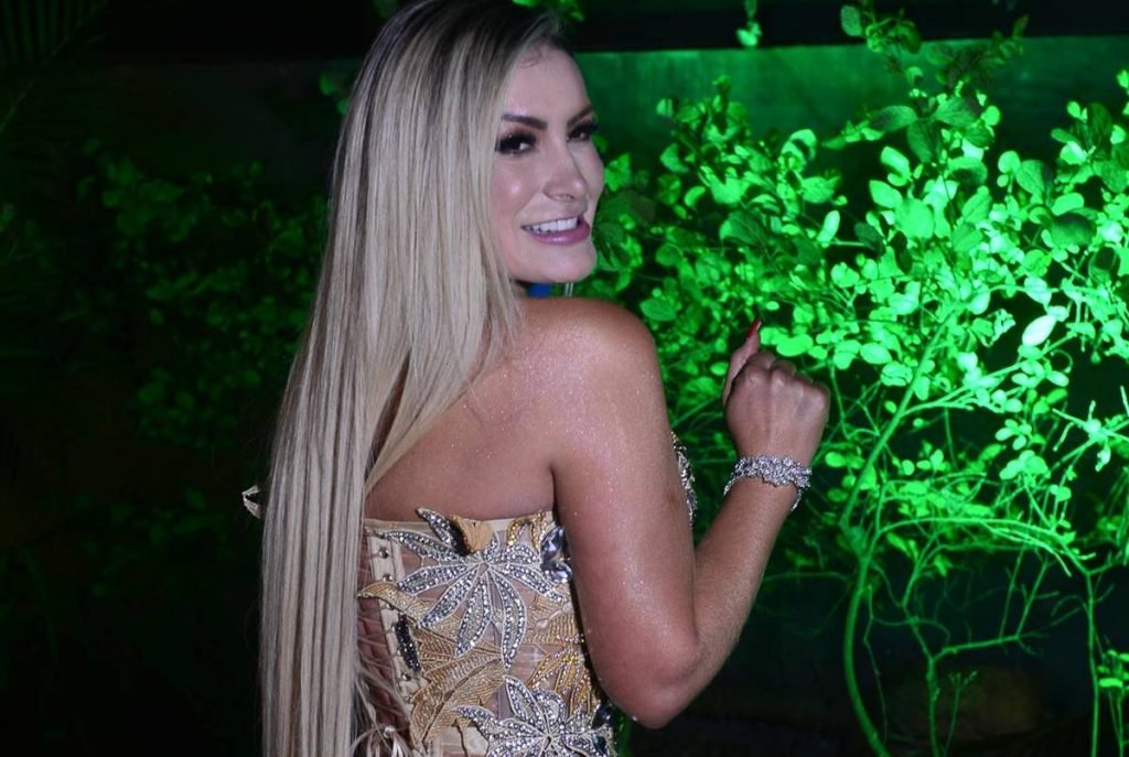 Ex volta a criticar Andressa Urach após foto juntos Nem o filho liga para ela