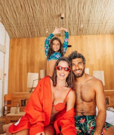 Deborah Secco, Maria Flor e Hugo Moura