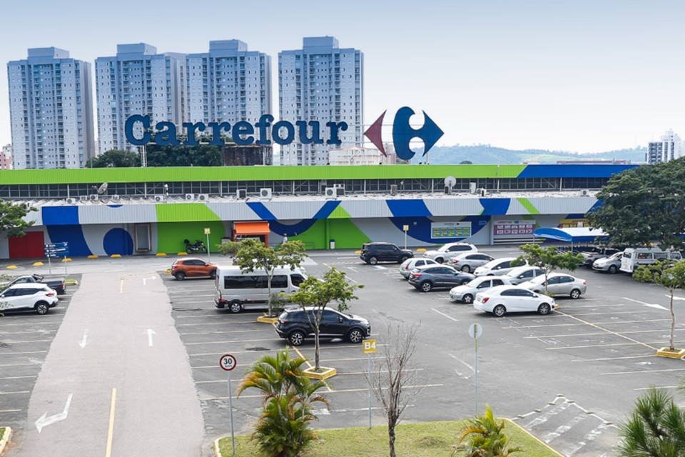 Carrefour fecha 123 lojas e teve prejuízo de R$ 565 milhões no