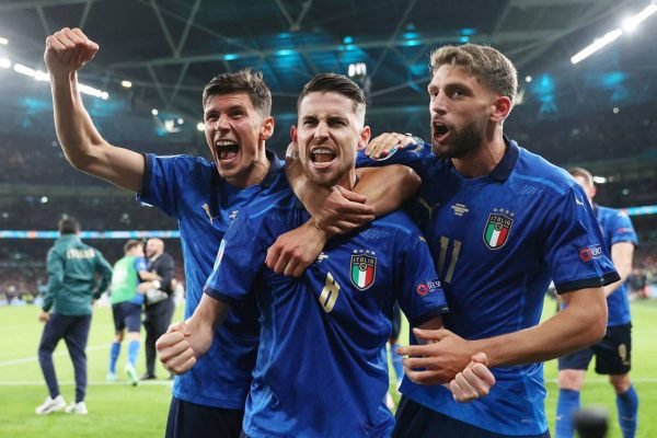 Itália classificada para a final da Euro