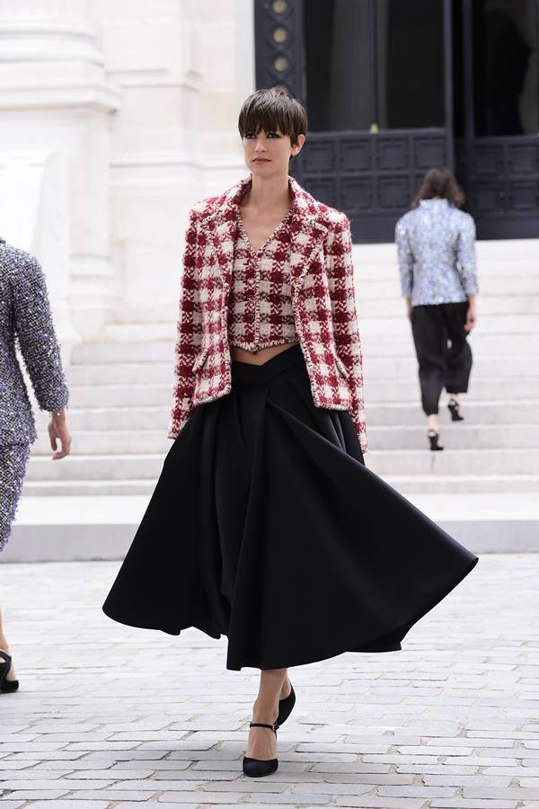 Look da alta-costura da Chanel com a temporada de outono/inverno 2021/22