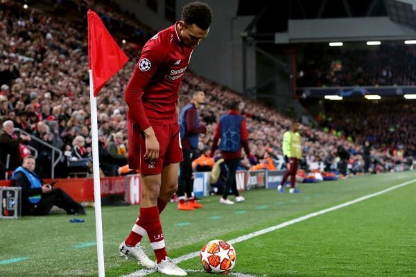 Escanteio rápido do Liverpool que eliminou o Barcelona foi legal