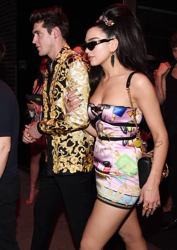 Dua Lipa de Versace