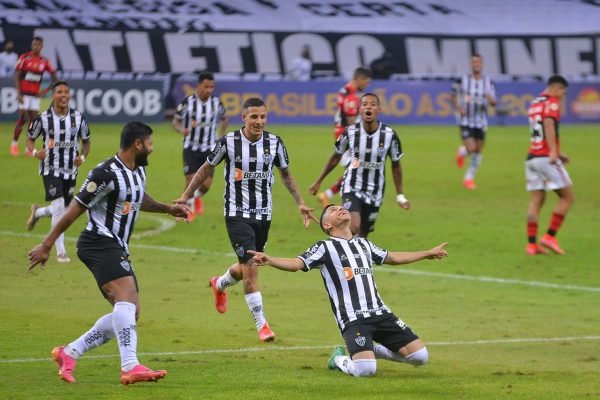 Savarino faz gols relâmpagos e Atlético-MG vence Flamengo no Mineirão