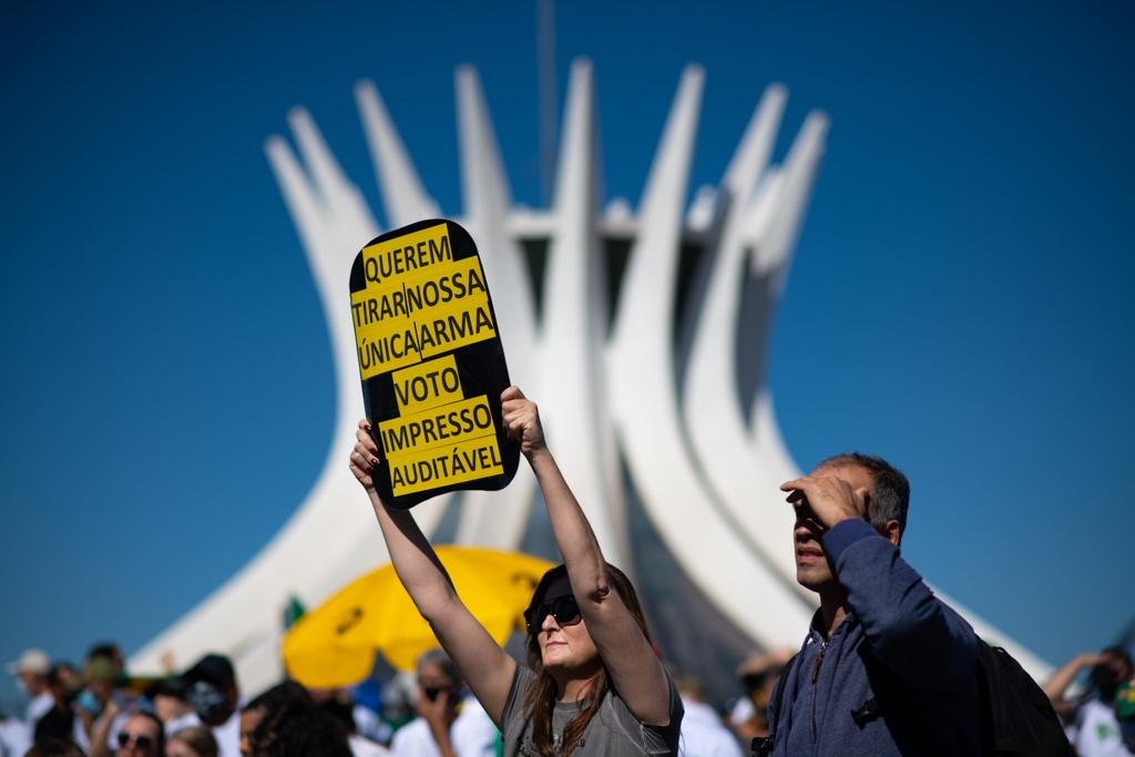 Manifestantes realizam o II Encontro Proarmas pela Liberdade na Esplanada dos Ministérios, com presença de caravanas de diversos estados do país