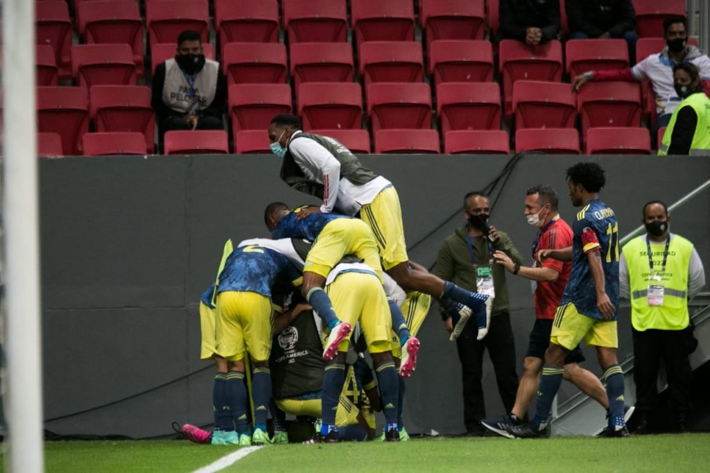 A partida Colômbia x Peru acaba com gol de Diaz e placar de 3x2 para a Colômbia, que conquista o 3⁰ lugar da Comembol copa america