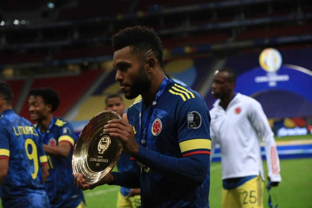 A partida Colômbia x Peru acaba com gol de Diaz e placar de 3x2 para a Colômbia, que conquista o 3⁰ lugar da Comembol copa america