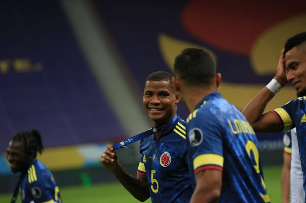 A partida Colômbia x Peru acaba com gol de Diaz e placar de 3x2 para a Colômbia, que conquista o 3⁰ lugar da Comembol copa america
