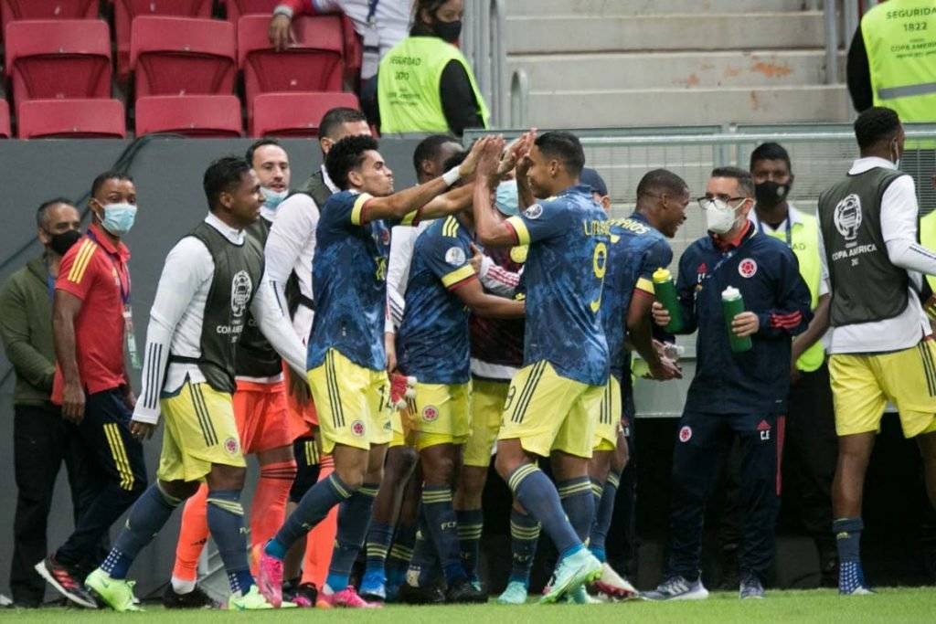 A partida Colômbia x Peru acaba com gol de Diaz e placar de 3x2 para a Colômbia, que conquista o 3⁰ lugar da Comembol copa america