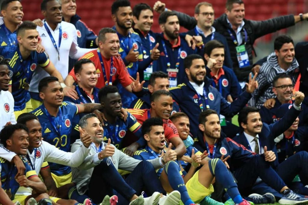 A partida Colômbia x Peru acaba com gol de Diaz e placar de 3x2 para a Colômbia, que conquista o 3⁰ lugar da Comembol copa america