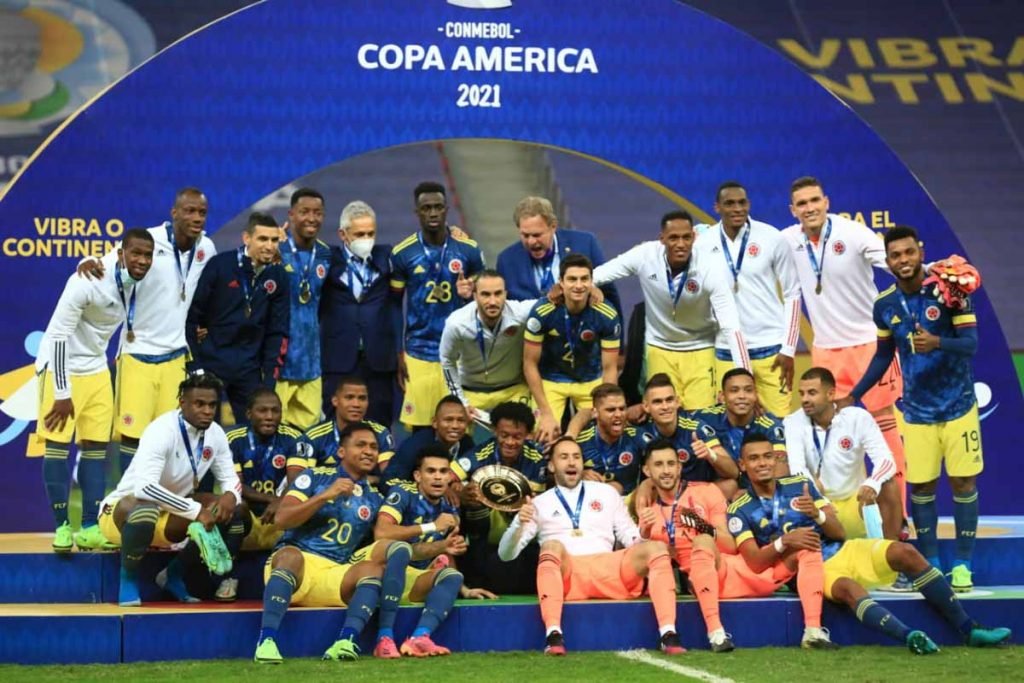 A partida Colômbia x Peru acaba com gol de Diaz e placar de 3x2 para a Colômbia, que conquista o 3⁰ lugar da Comembol copa america