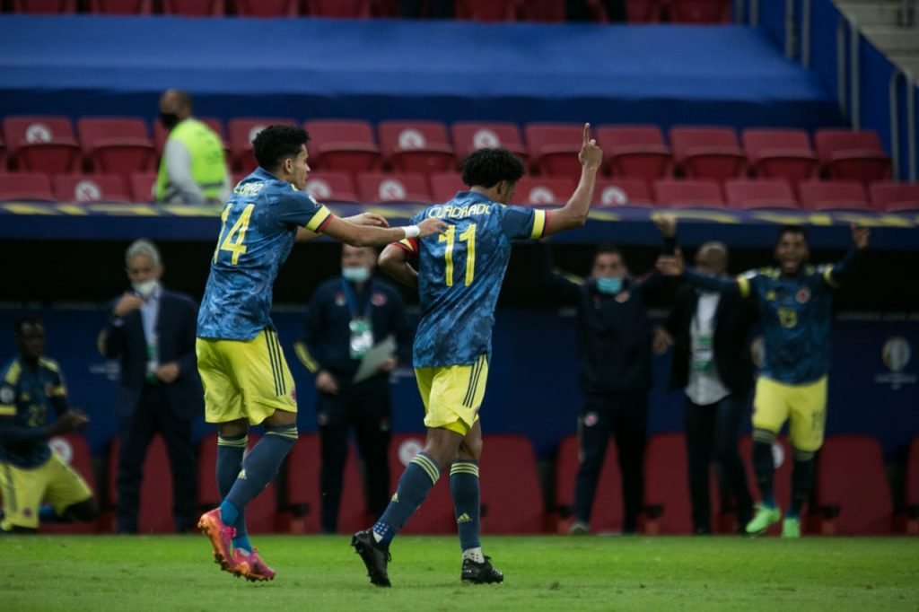 A partida Colômbia x Peru acaba com gol de Diaz e placar de 3x2 para a Colômbia, que conquista o 3⁰ lugar da Comembol copa america