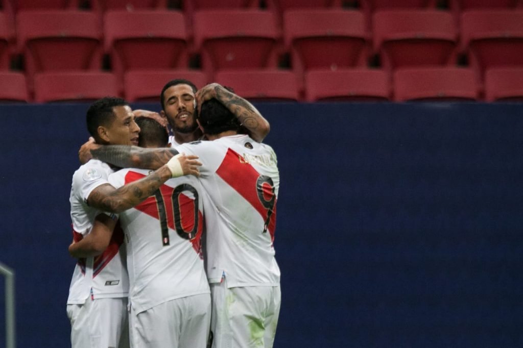 A partida Colômbia x Peru acaba com gol de Diaz e placar de 3x2 para a Colômbia, que conquista o 3⁰ lugar da Comembol copa america 9