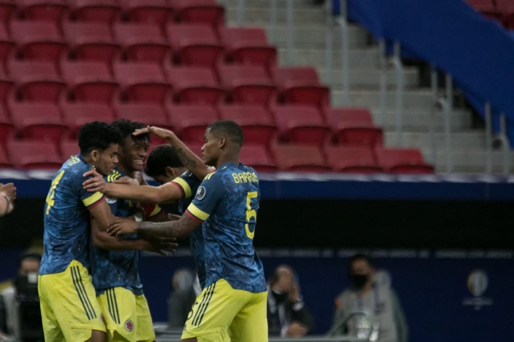 A partida Colômbia x Peru acaba com gol de Diaz e placar de 3x2 para a Colômbia, que conquista o 3⁰ lugar da Comembol copa america 9