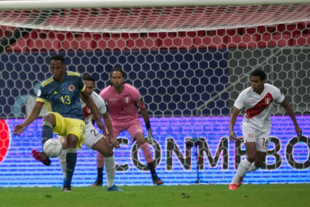A partida Colômbia x Peru acaba com gol de Diaz e placar de 3x2 para a Colômbia, que conquista o 3⁰ lugar da Comembol copa america 9