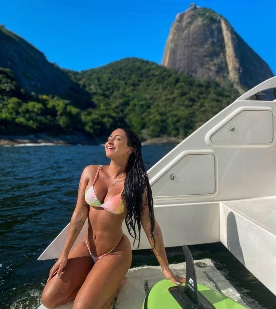 Anna Carolina luxo e riqueza nas redes
