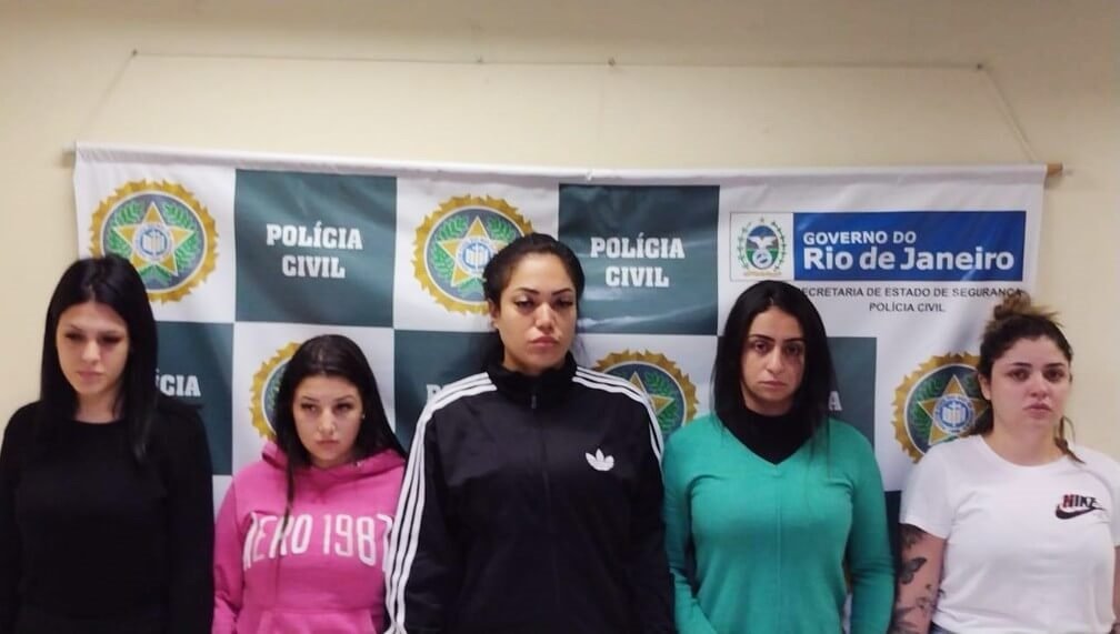 As estelionatárias Mariana Serrano, Gabriela Vieira, Rayane Sousa, Anna Carolinas e Yasmin Navarro (1)