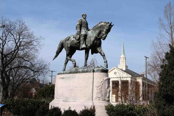 estatua Robert E. Lee
