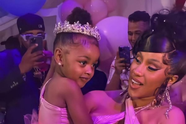 Veja fotos da festa de aniversário extravagante da filha de Cardi B