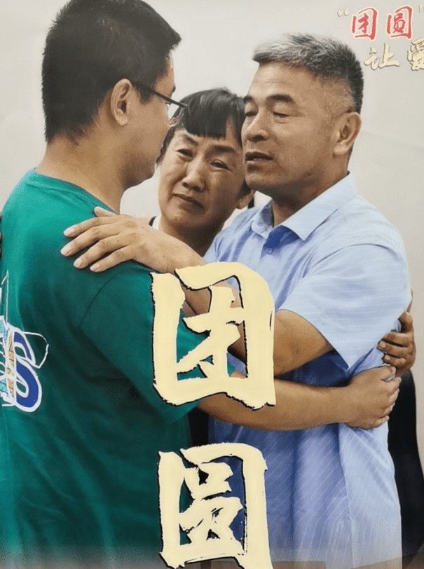 Pai reencontra filho na China