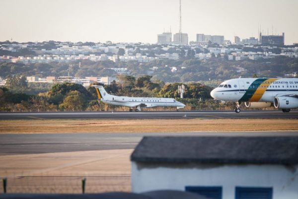 Imagem colorida com aviões presidenciais da FAB - Metrópoles