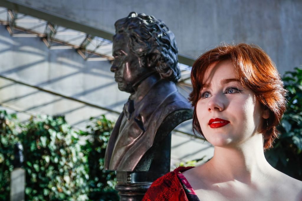 Entrevista com a cantora lírica Manuela Korossy.