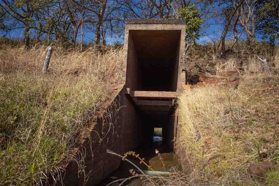 crise hídrica e energética, reservatório da usina hidrelétrica de itumbiara enfrenta redução do nível da água, em razão da seca e da estiagem