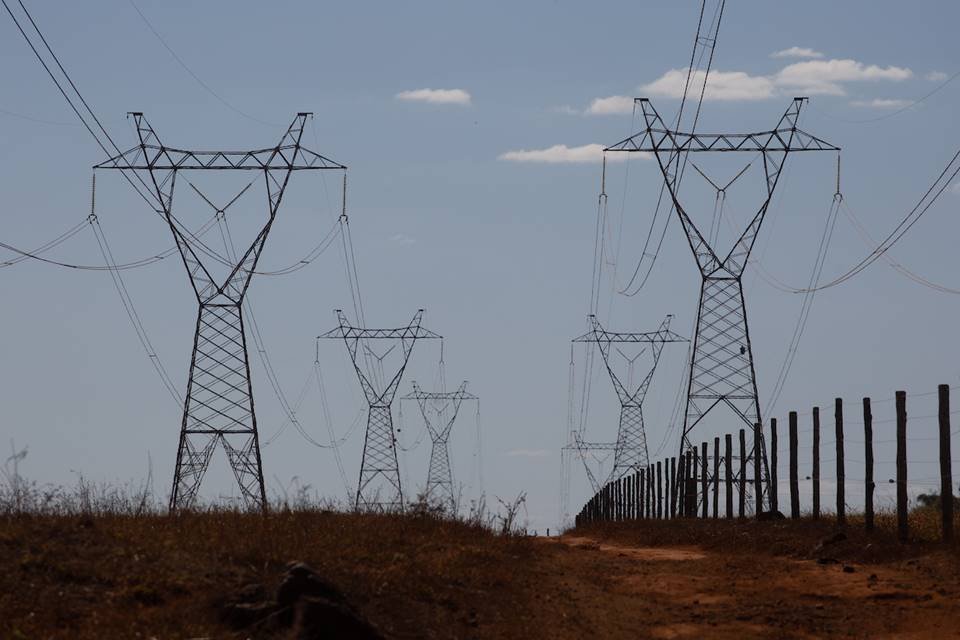 crise hídrica e energética, reservatório da usina hidrelétrica de itumbiara enfrenta redução do nível da água, em razão da seca e da estiagem