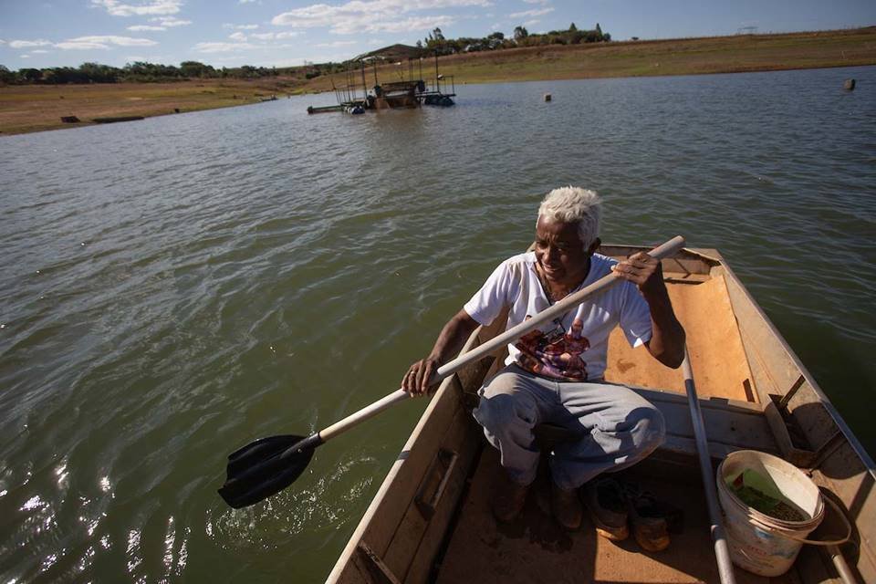 crise hídrica e energética, reservatório da usina hidrelétrica de itumbiara enfrenta redução do nível da água, em razão da seca e da estiagem