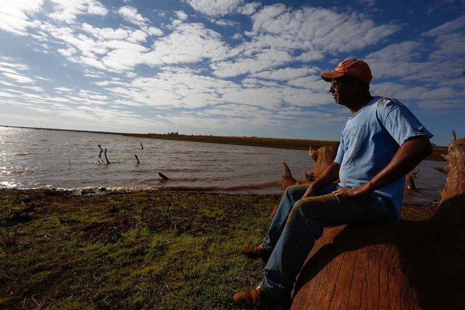 crise hídrica e energética, reservatório da usina hidrelétrica de itumbiara enfrenta redução do nível da água, em razão da seca e da estiagem