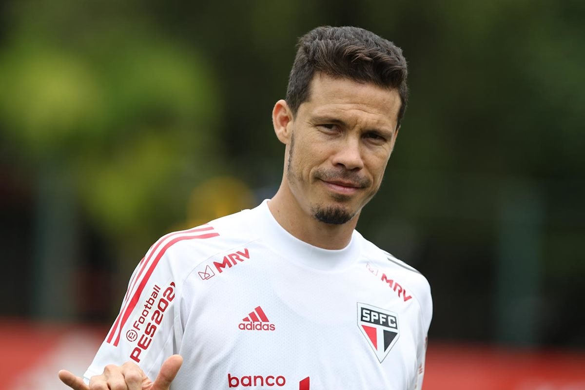 Hernanes rescinde contrato com São Paulo Futebol Clube