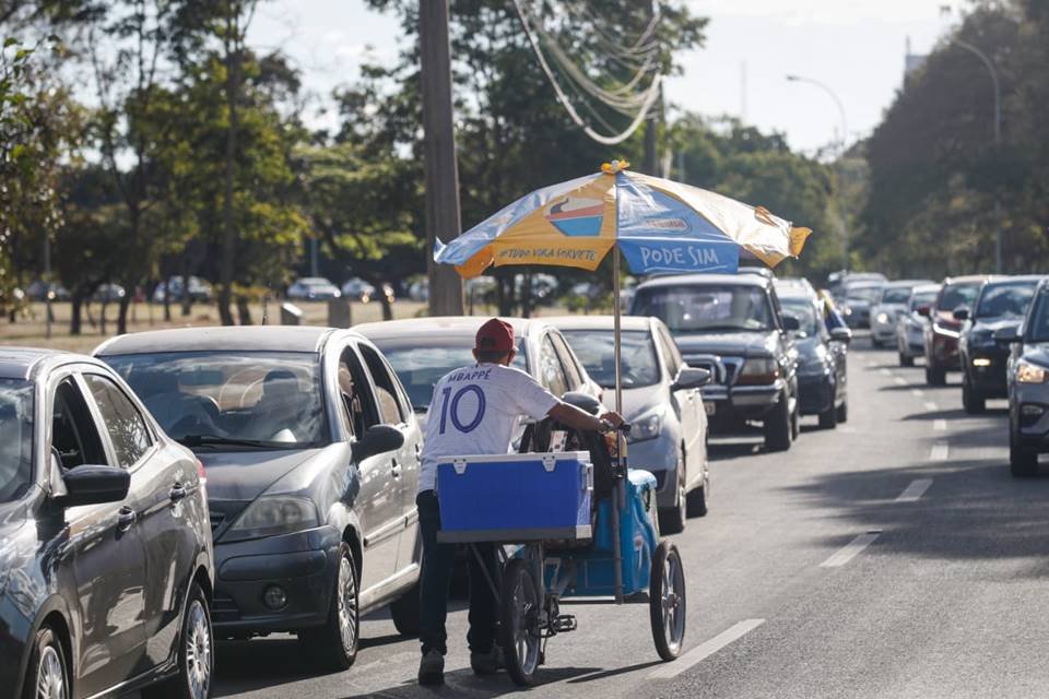 Fila quilométrica para vacinação no Parque da Cidade