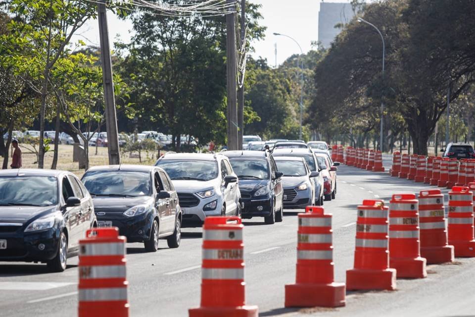 Fila quilométrica para vacinação no Parque da Cidade