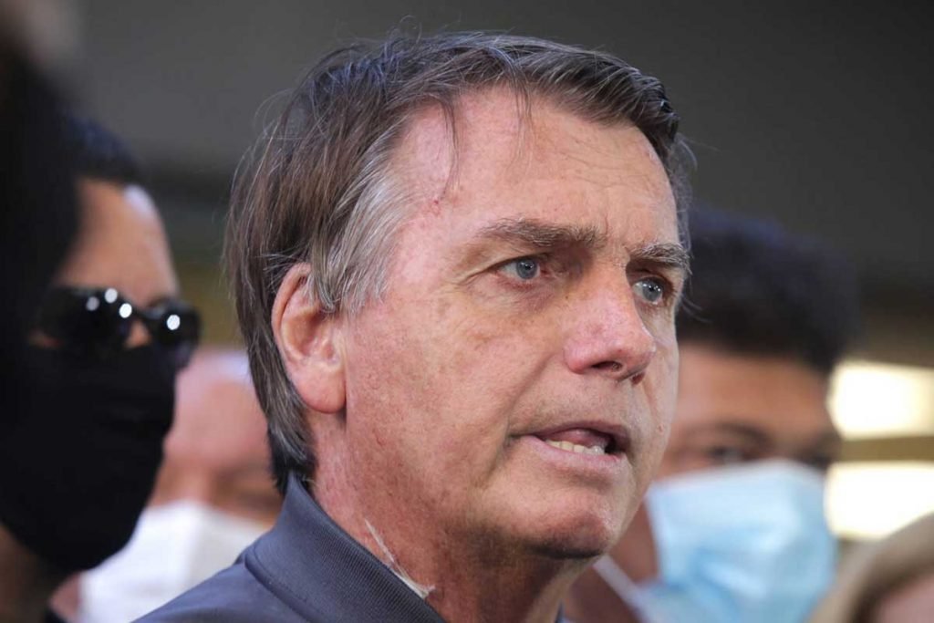 Após quatro dias internado, Bolsonaro deixa hospital em São Paulo