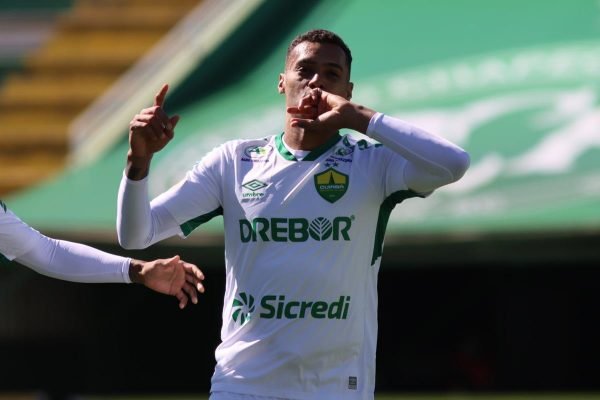Cuiabá bate Chapecoense no Campeonato Brasileiro