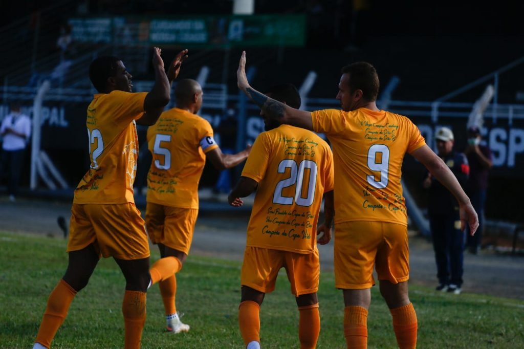 Brasiliense vence Jaraguá por 4x0, com dois gols de Tobinha
