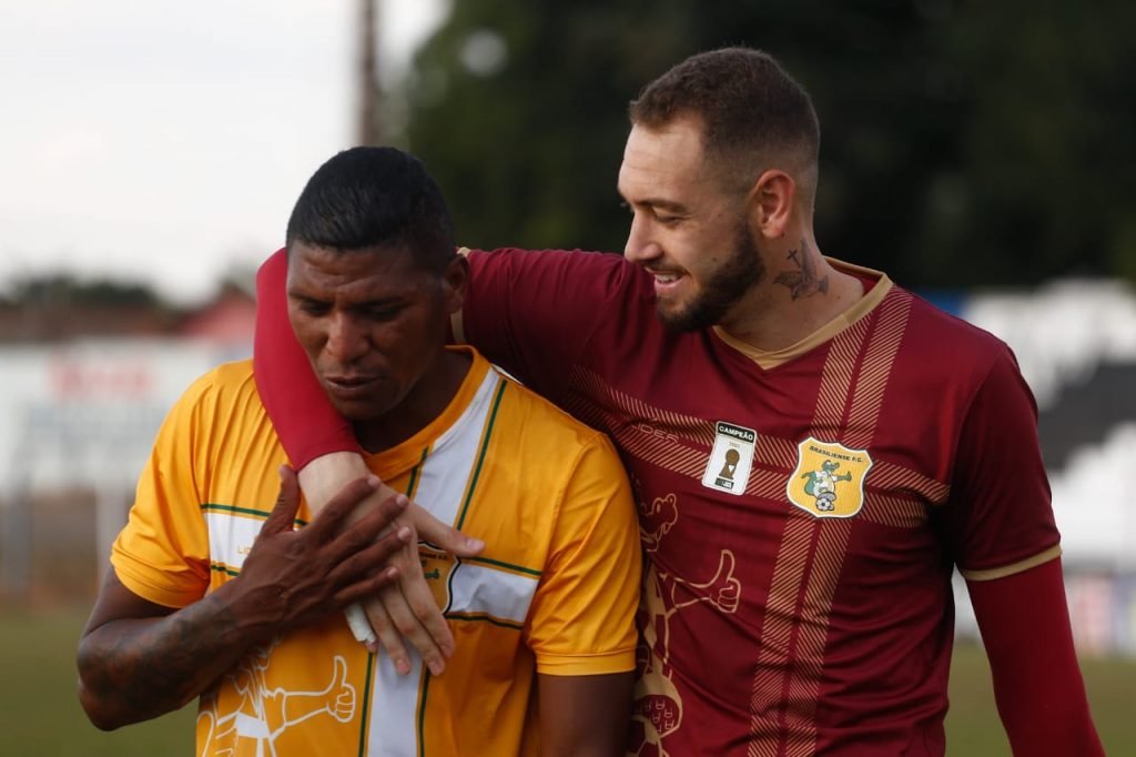 Brasiliense vence Jaraguá por 4x0, com dois gols de Tobinha
