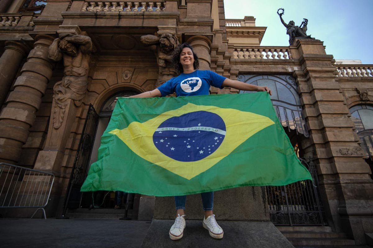 Conheça Bruna Brelaz, primeira presidente negra eleita da UNE