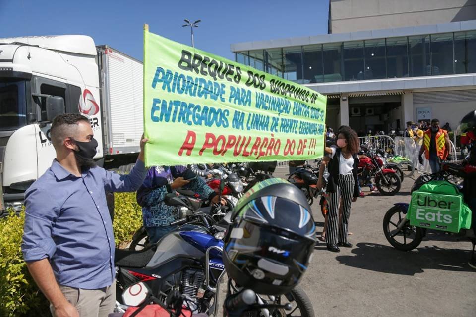 Protesto de motoboys em frente ao Parkshopping