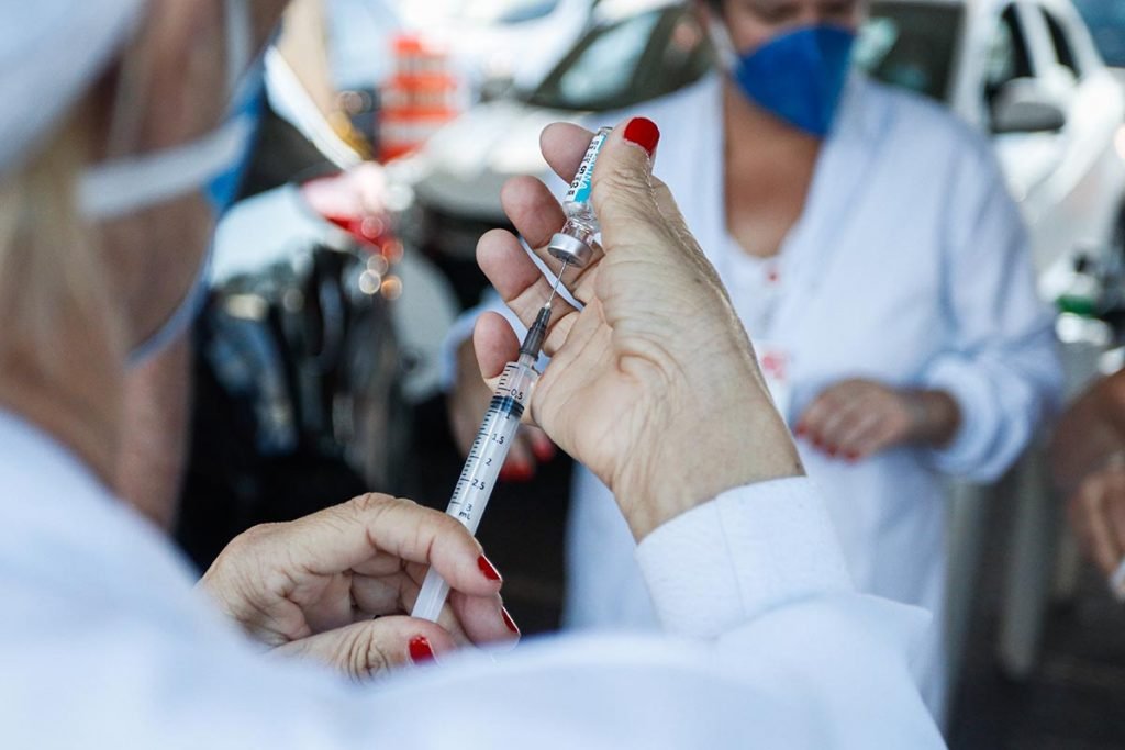 Vacina covid - Depois de esperar horas na fila para se vacinar, brasilienses se