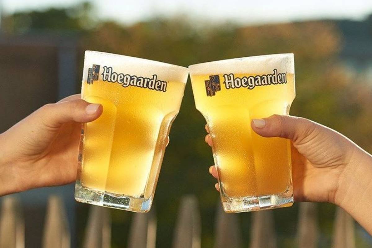 Hoegaarden lança cerveja zero álcool no Brasil em edição limitada