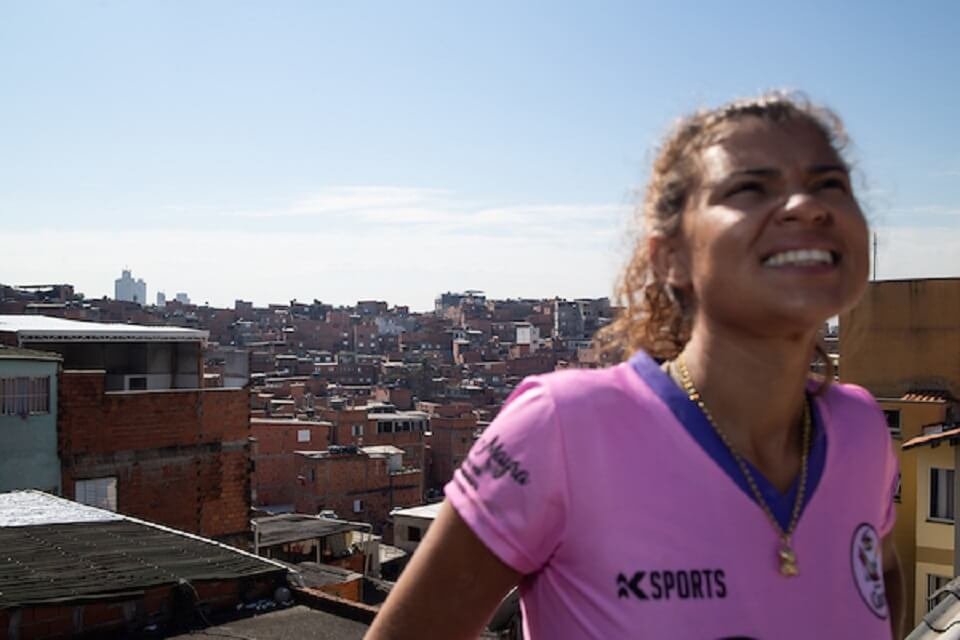 Jessica tem 28 anos e trabalha desde os 13 anos em obras
